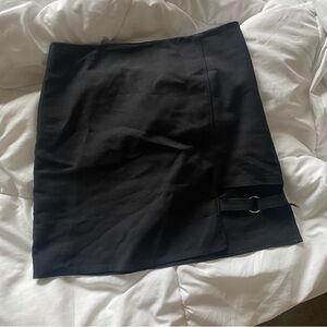 🦖 NWT Black cutout short skirt